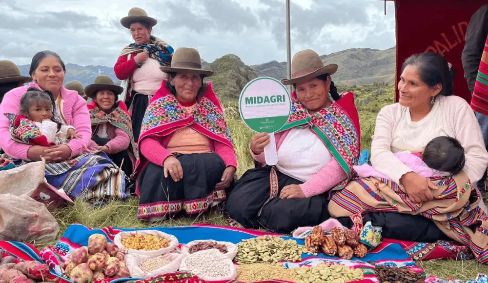 Espacio presenta una importante diversidad cultural, evidenciada en estructuras comunitarias como el ‘ayllu’. Espacio presenta una importante diversidad cultural, evidenciada en estructuras comunitarias como el ‘ayllu’.