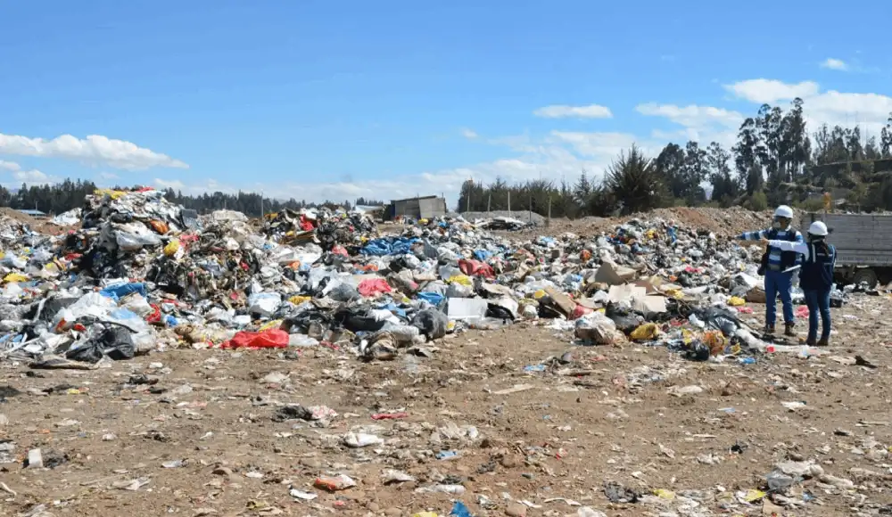 OEFA advirtió que situación del botadero pone en riesgo al medioambiente. OEFA advirtió que situación del botadero pone en riesgo al medioambiente.