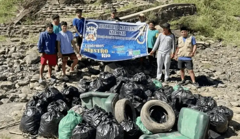 Ucayali retira 700 kilos de residuos de riberas amazónicas.