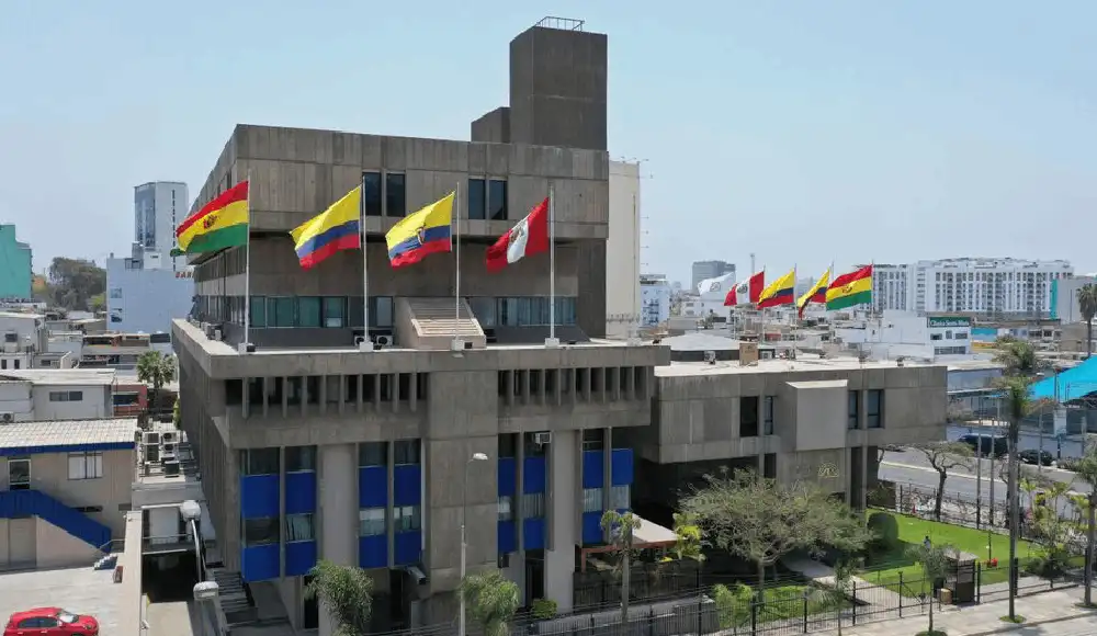 Tribunal de la Comunidad Andina admite demanda contra el Estado peruano por ineficacia ante la minería ilegal.