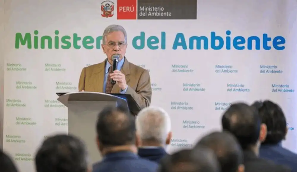 Ministro Vladimiro Huaroc declara en reorganización estratégica al Minam. Ministro Vladimiro Huaroc declara en reorganización estratégica al Minam.