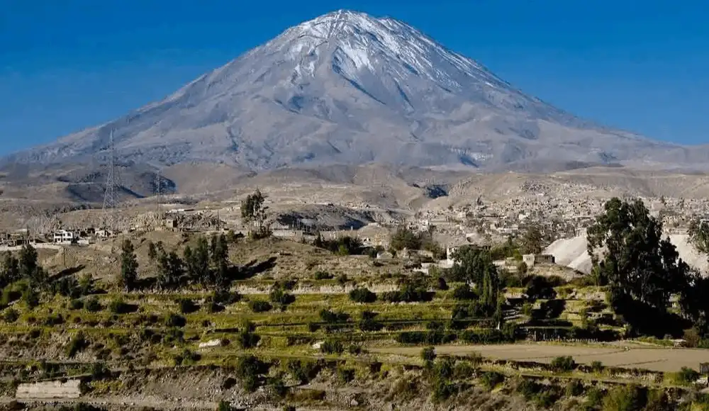 Nuevo informe del IGP detalla los riesgos ante una erupción del volcán Misti Nuevo informe del IGP detalla los riesgos ante una erupción del volcán Misti