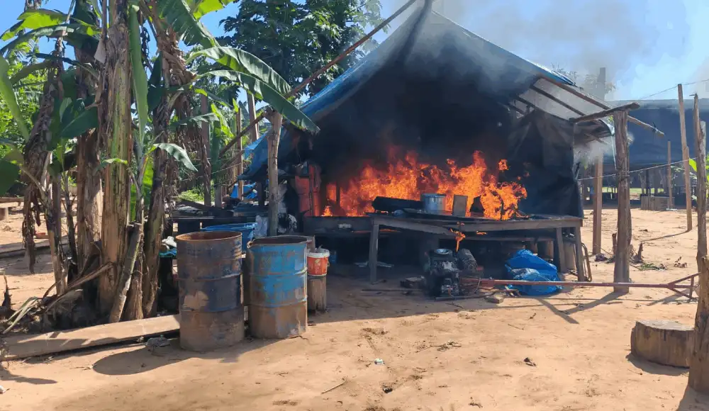 Destruyen 25 campamentos de minería ilegal en Madre de Dios Destruyen 25 campamentos de minería ilegal en Madre de Dios