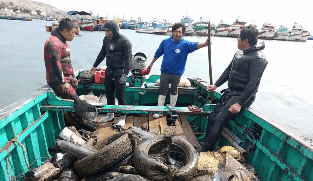 Piura: buzos artesanales retiran 16 toneladas del mar Piura: buzos artesanales retiran 16 toneladas del mar