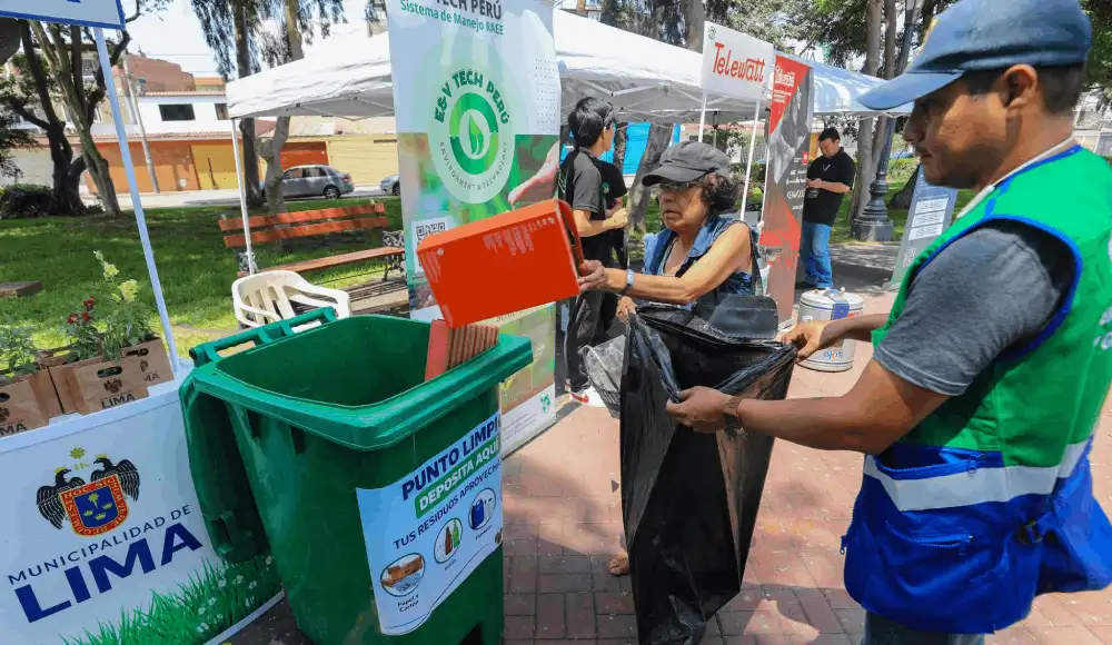 Minam pide evitar basura en calles ante efectos de El Niño Minam pide evitar basura en calles ante efectos de El Niño