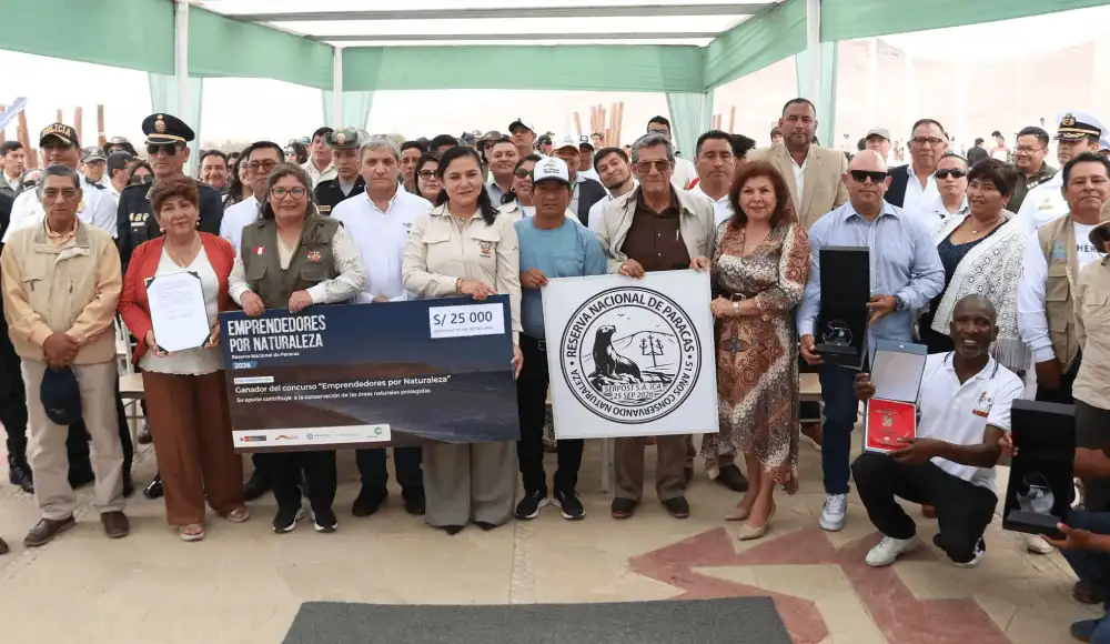 Pescadores artesanales se suman a vigilancia de Paracas Pescadores artesanales se suman a vigilancia de Paracas