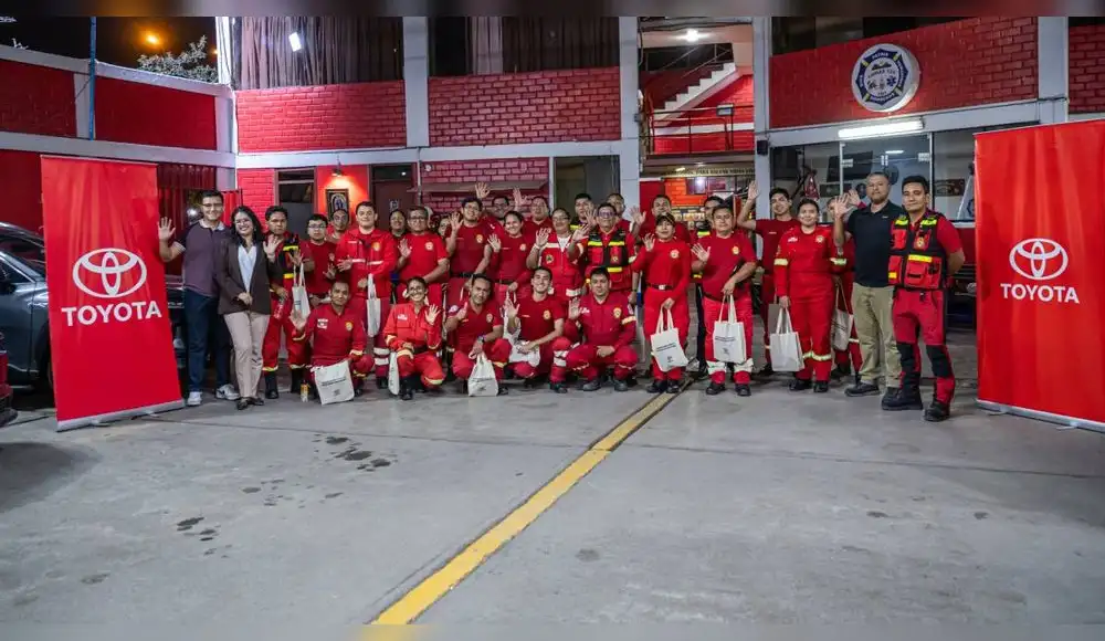 Bomberos de Lima Norte reciben capacitación para atender vehículos híbridos auto-recargables, híbridos enchufables y eléctricos Bomberos de Lima Norte reciben capacitación para atender vehículos híbridos auto-recargables, híbridos enchufables y eléctricos