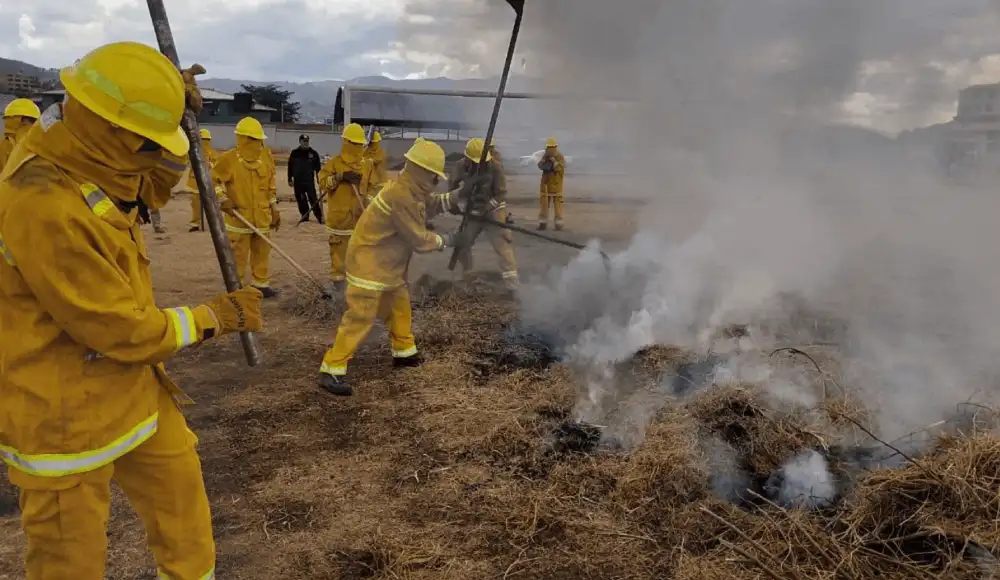 Ejército se capacita para combatir incendios forestales en Cusco Ejército se capacita para combatir incendios forestales en Cusco