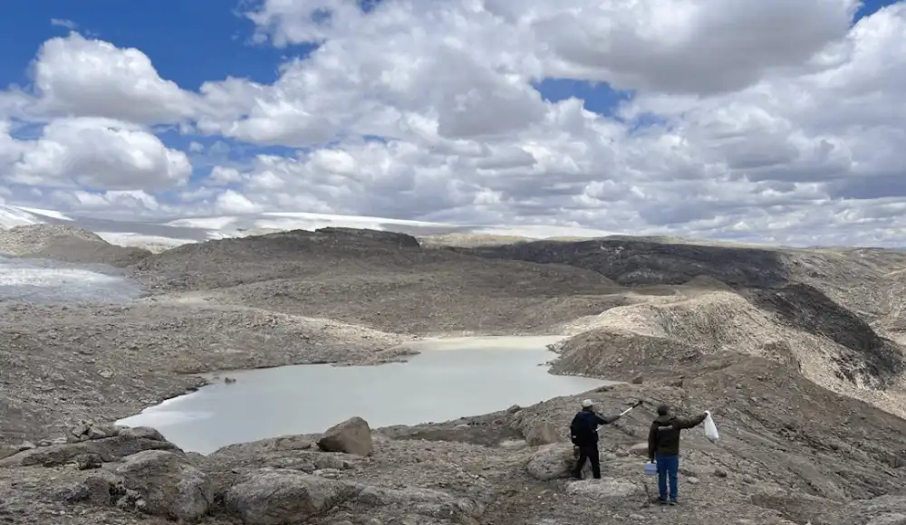 ANA analiza por primera vez el agua del glaciar Quelccaya ANA analiza por primera vez el agua del glaciar Quelccaya