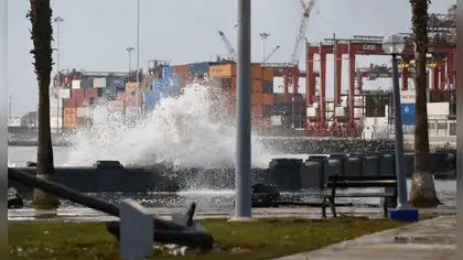 Oleajes intensos golpearán todo el litoral hasta el lunes 27 Oleajes intensos golpearán todo el litoral hasta el lunes 27